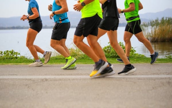 group of people running which works the rectus femoris